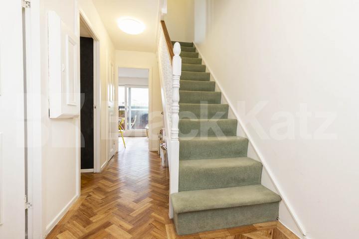 Split level Maisonette in a hard to beat location in between Angel & Kings Cross Wynford Road, Angel / Kings Cross